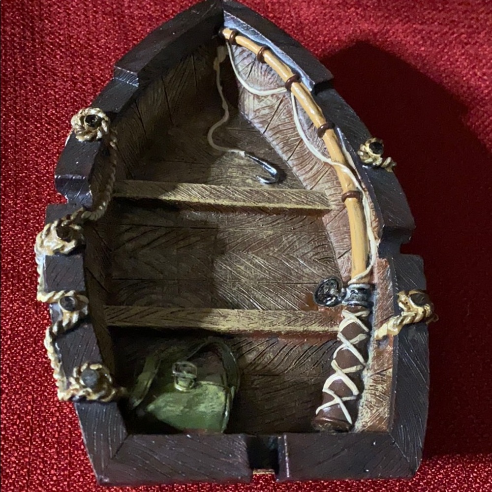 Decorative boat or ash tray